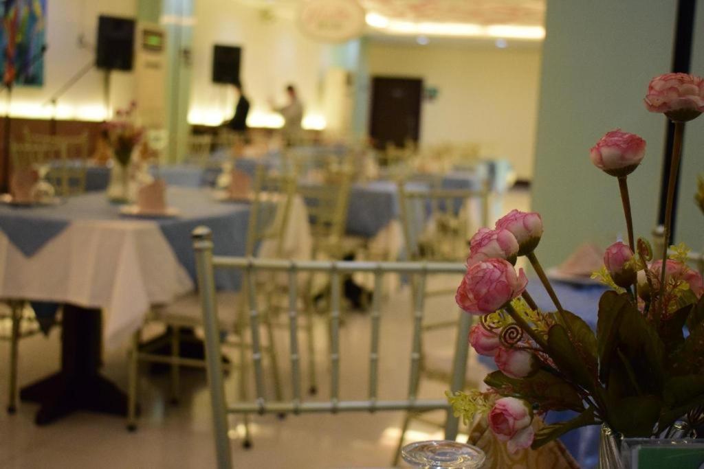 Vista Hotel Cubao Quezon City Εξωτερικό φωτογραφία